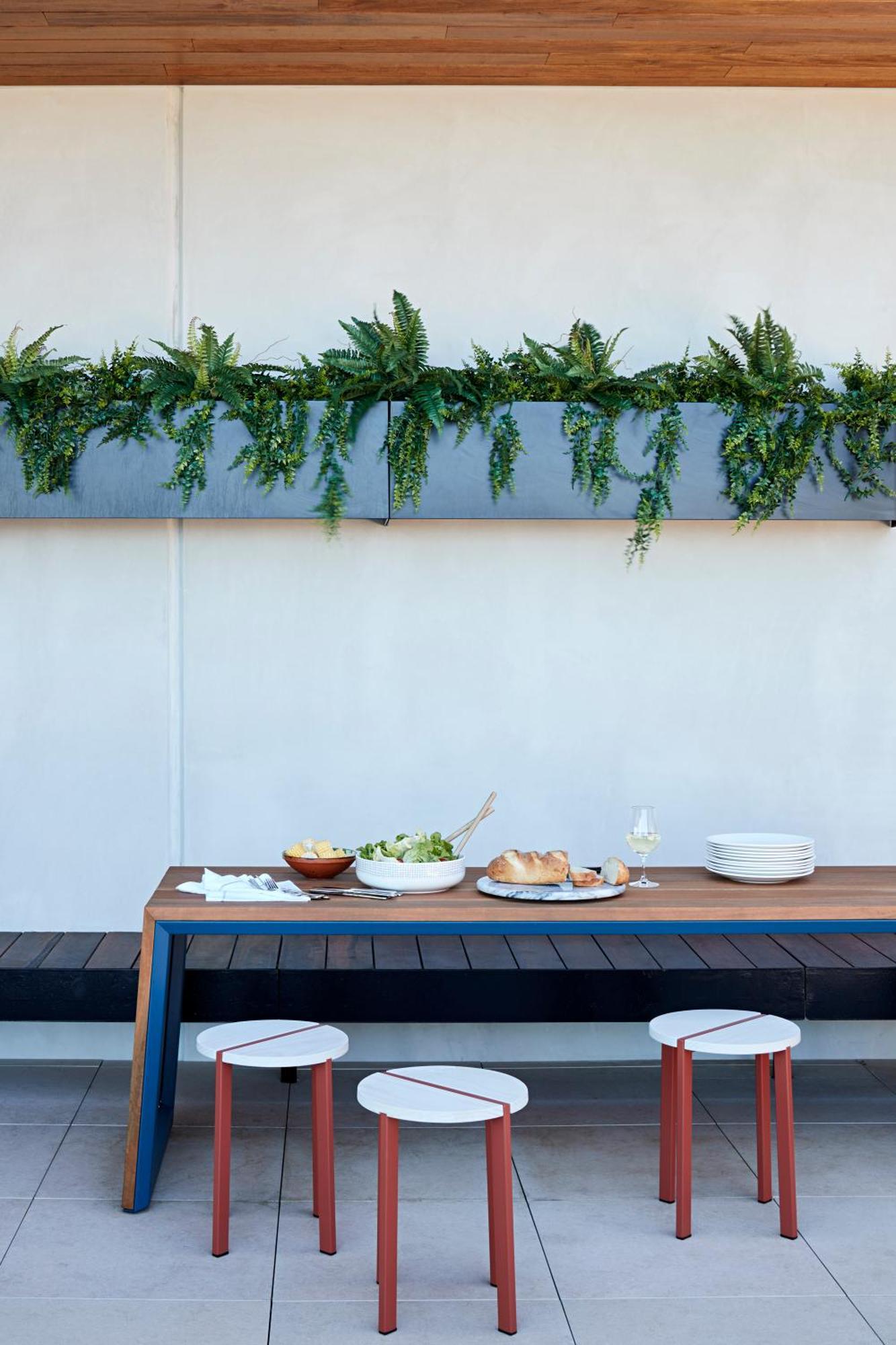 Tyrian Albert Park Lake Melbourne Exterior photo A balcony garden