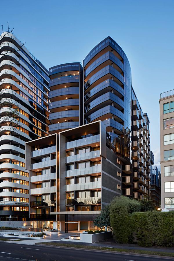 Tyrian Albert Park Lake Melbourne Exterior photo The Tower