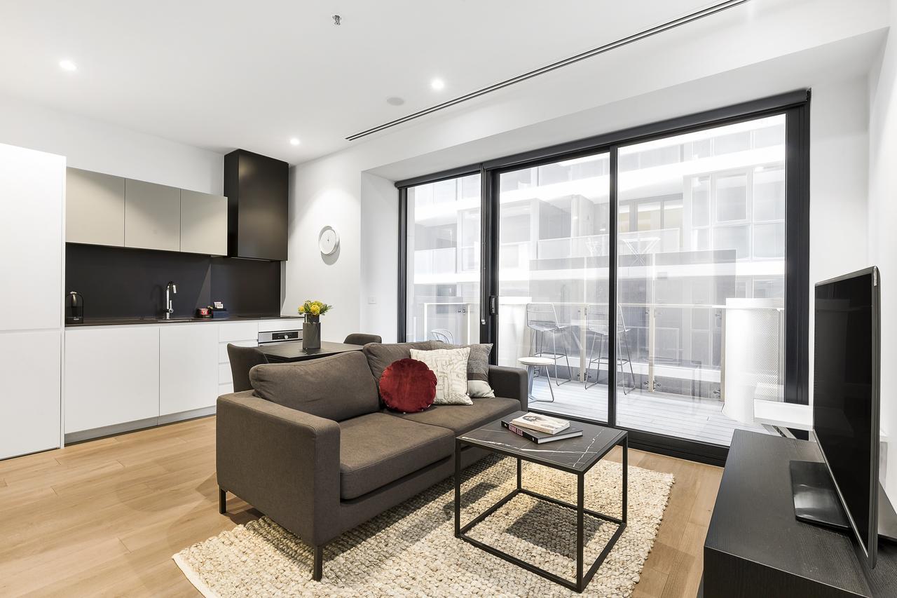 Tyrian Albert Park Lake Melbourne Exterior photo A typical apartment interior