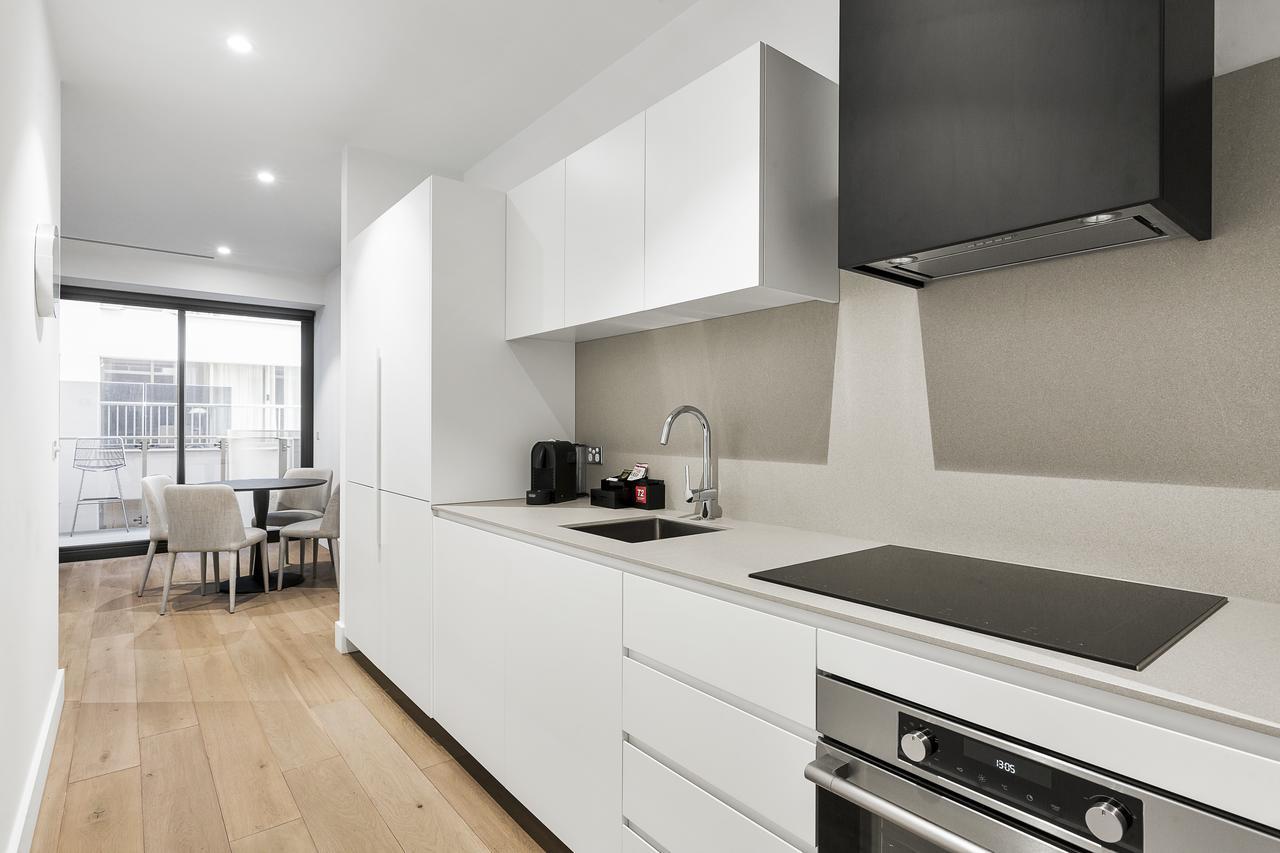 Tyrian Albert Park Lake Melbourne Exterior photo A typical kitchen in a residential apartment