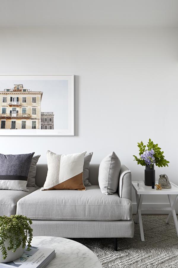 Tyrian Albert Park Lake Melbourne Exterior photo A living room with a sofa and cushions